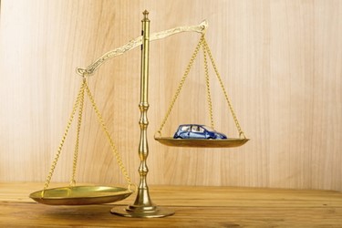 נתפסתם נוהגים בשלילת רישיון? במהירות מופרזת? אתם חייבים עורך דין לתעבורה